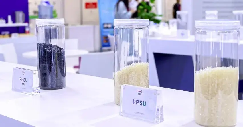 소방관 헬멧 바이저의 재료 공개 : PPSU 및 PSU의 뛰어난 성능 및 응용